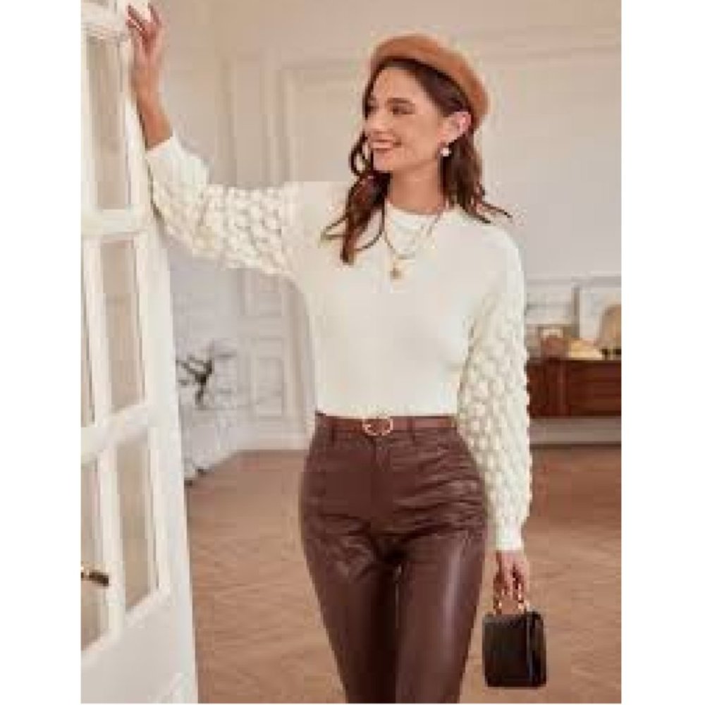 Women’s White Scallop Crew Neck Sweater / Jumper by M & V Size S/M - Picture 2 of 7